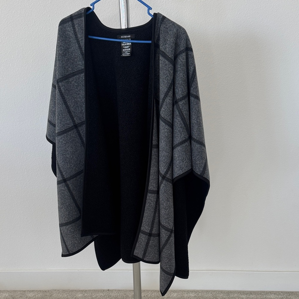 Ike Behar Ladies Reversible Wrap with High Pile Fleece, Gray and Black, One Size